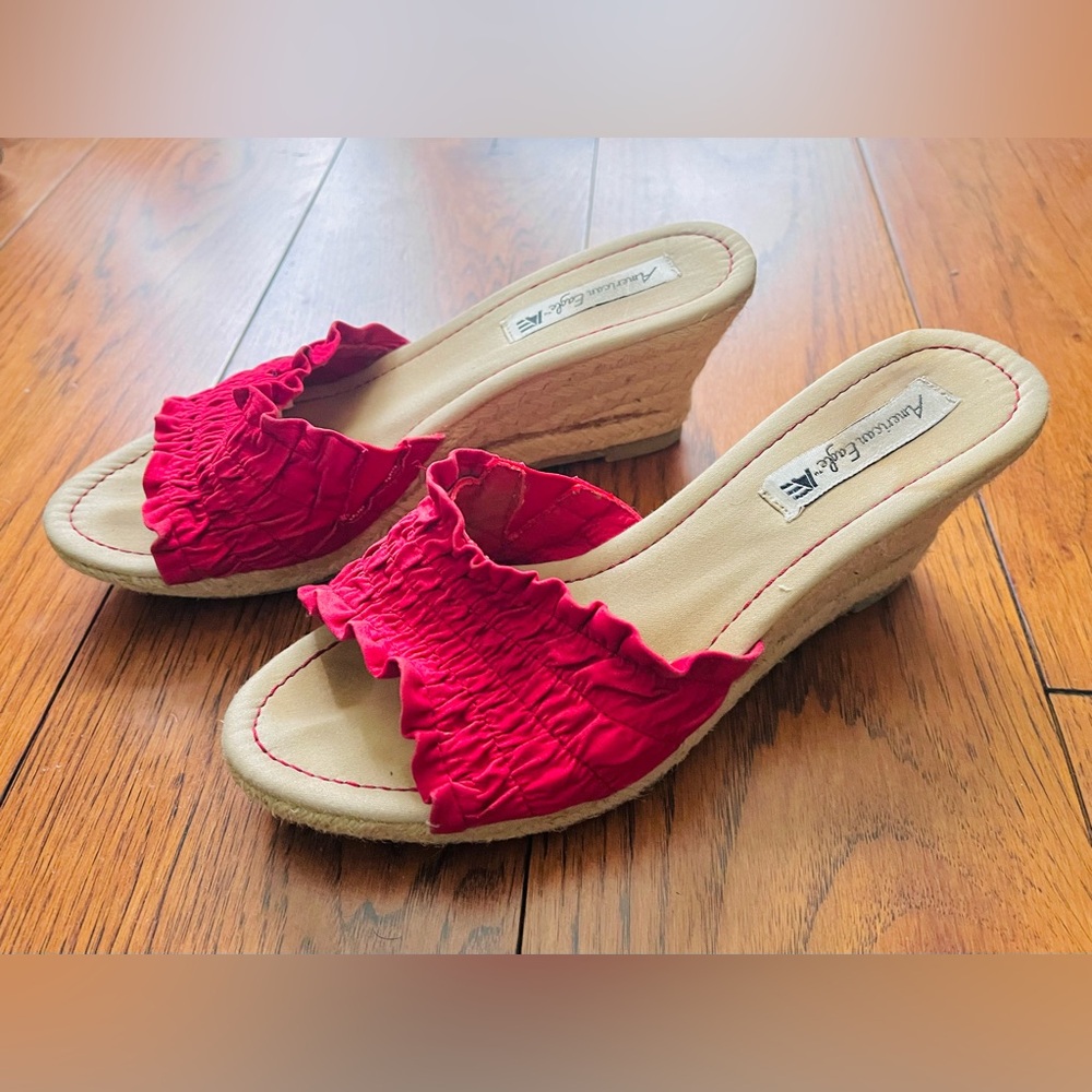 American Eagle Red Tucker Wedge Sandal Heels, 8